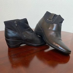 Easy Spirit Black Ankle Bootie in Size 8
